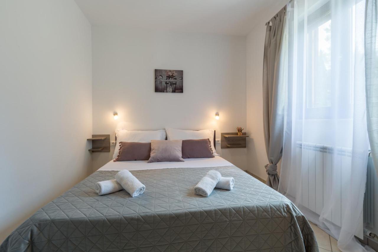 פורץ Studio Apartments Pinia-Marina מראה חיצוני תמונה
